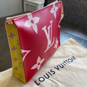 Authentic LOUIS VUITTON MONOGRAM GIANT TOILETRY POUCH 26 ROUGE/PINK